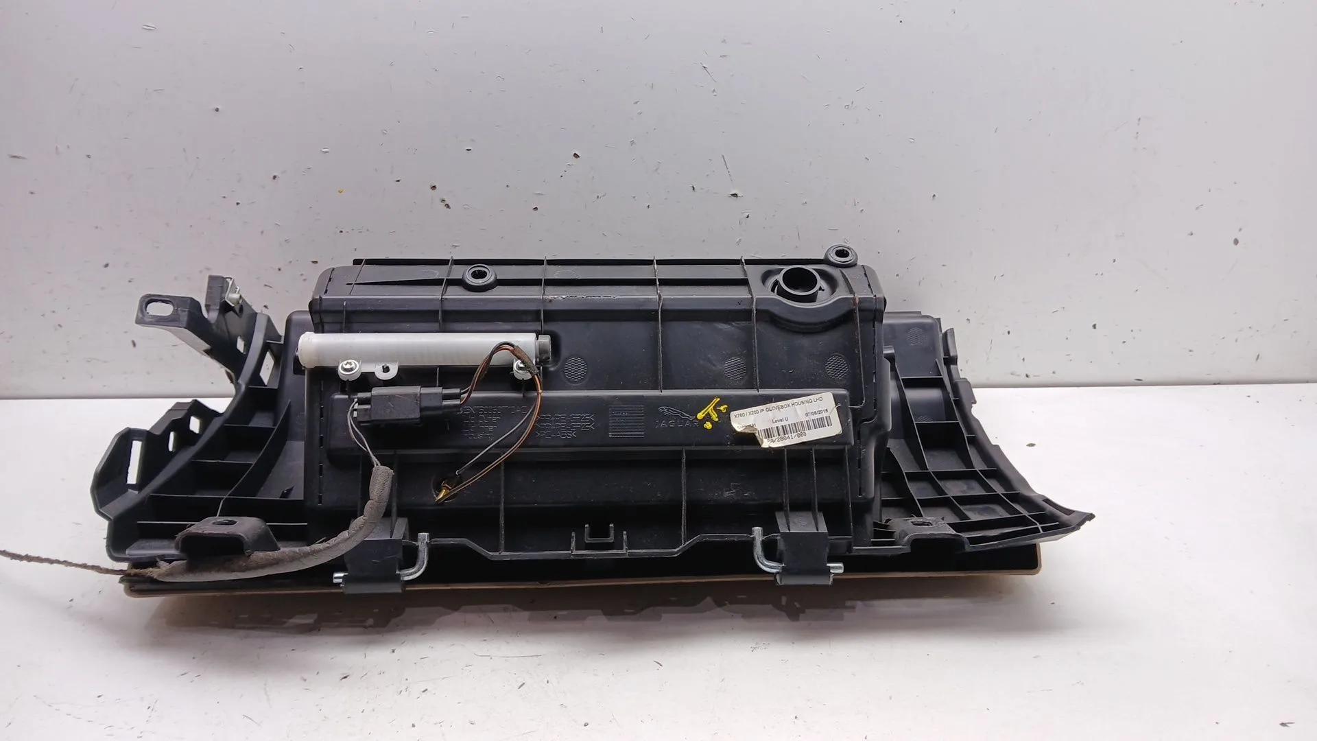 Guantera para Jaguar Xe (X760)