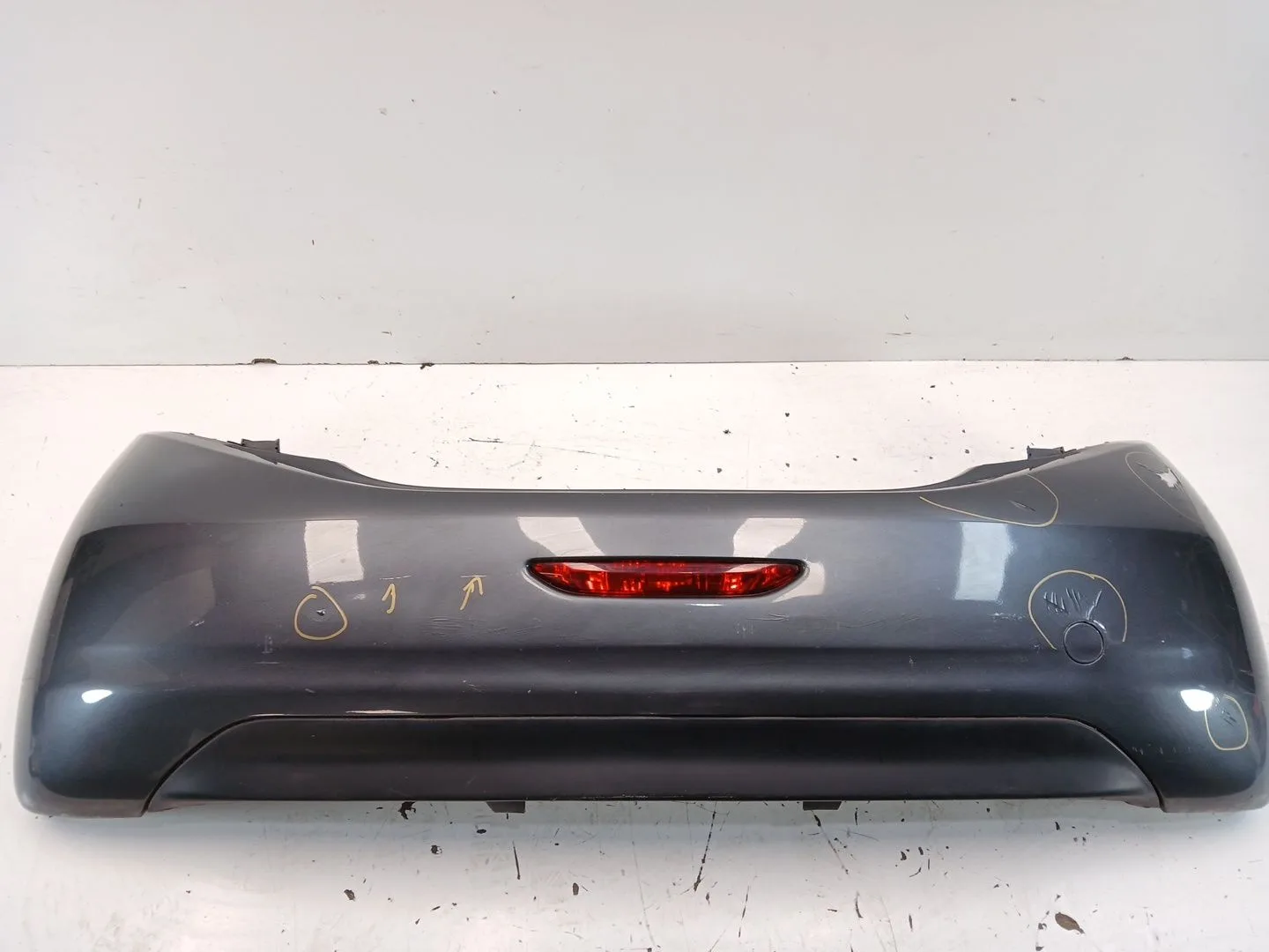 Paragolpes Trasero para Peugeot 208 I (Ca_, Cc_)