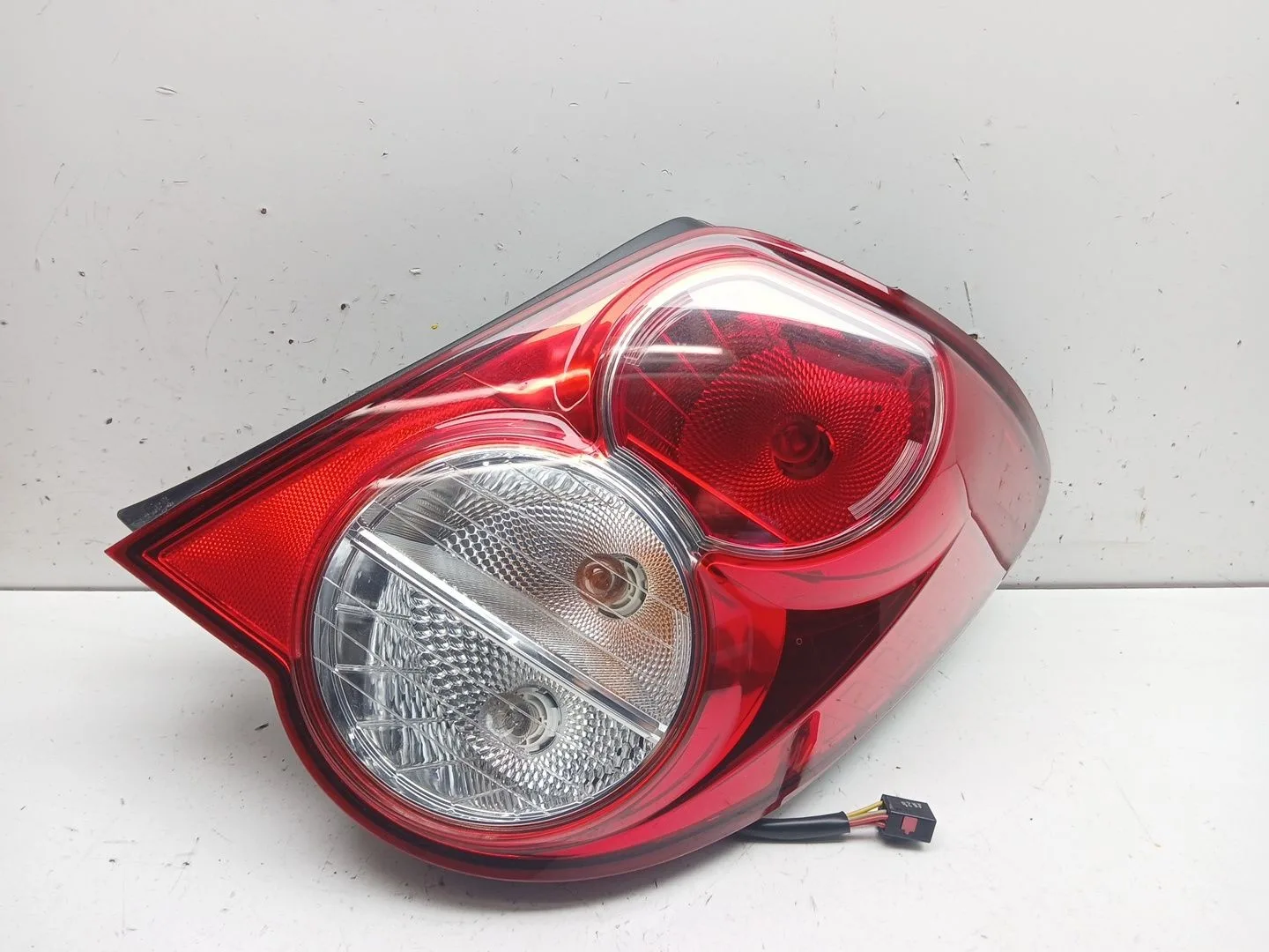 Piloto Trasero Derecho para Chevrolet Aveo Sedan (T300)