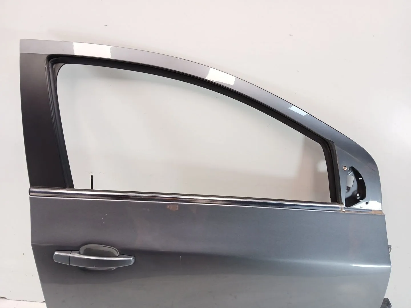 Puerta Delantera Derecha para Chevrolet Aveo Sedan (T300)