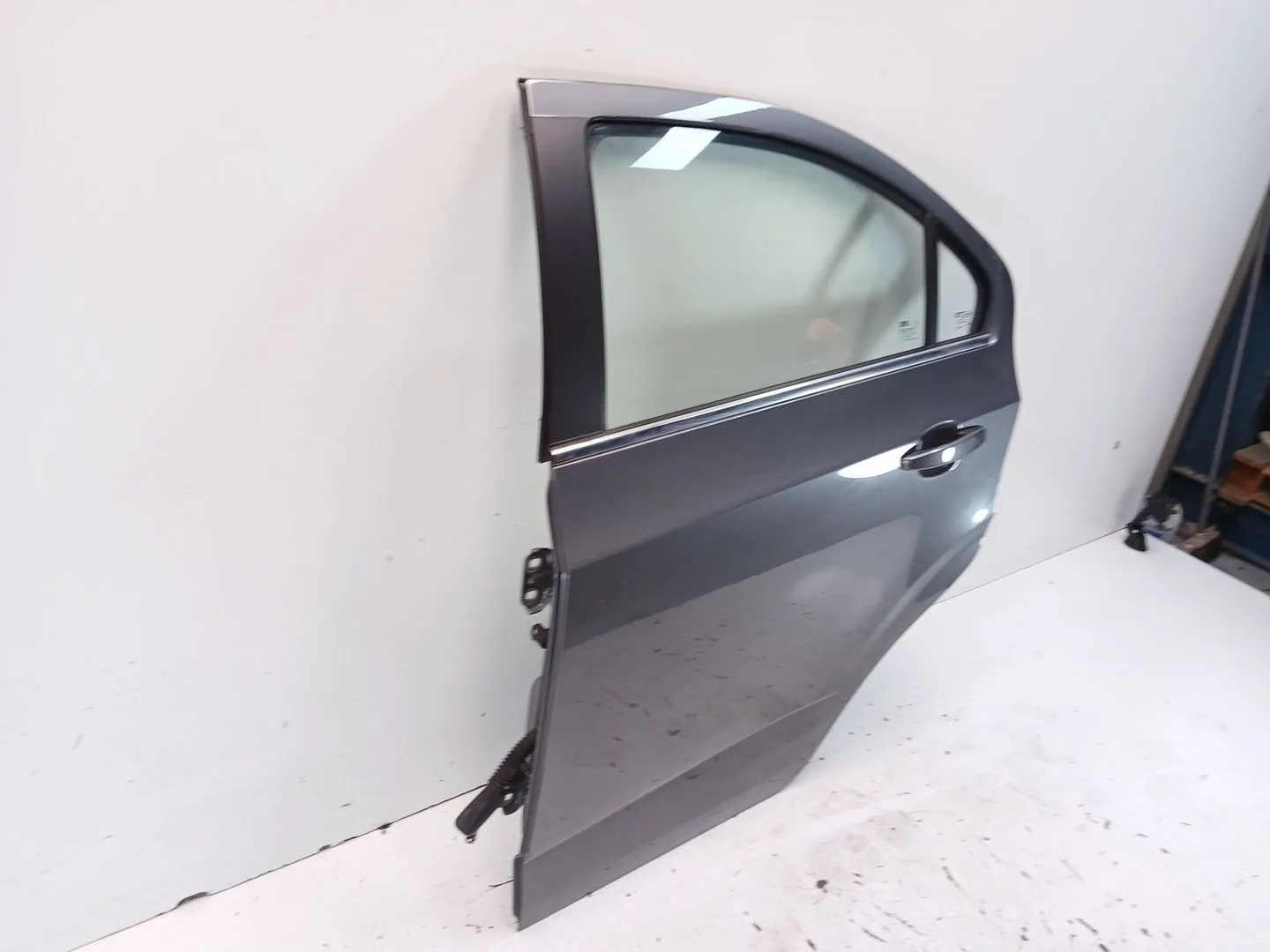 Puerta Trasera Izquierda para Chevrolet Aveo Sedan (T300)