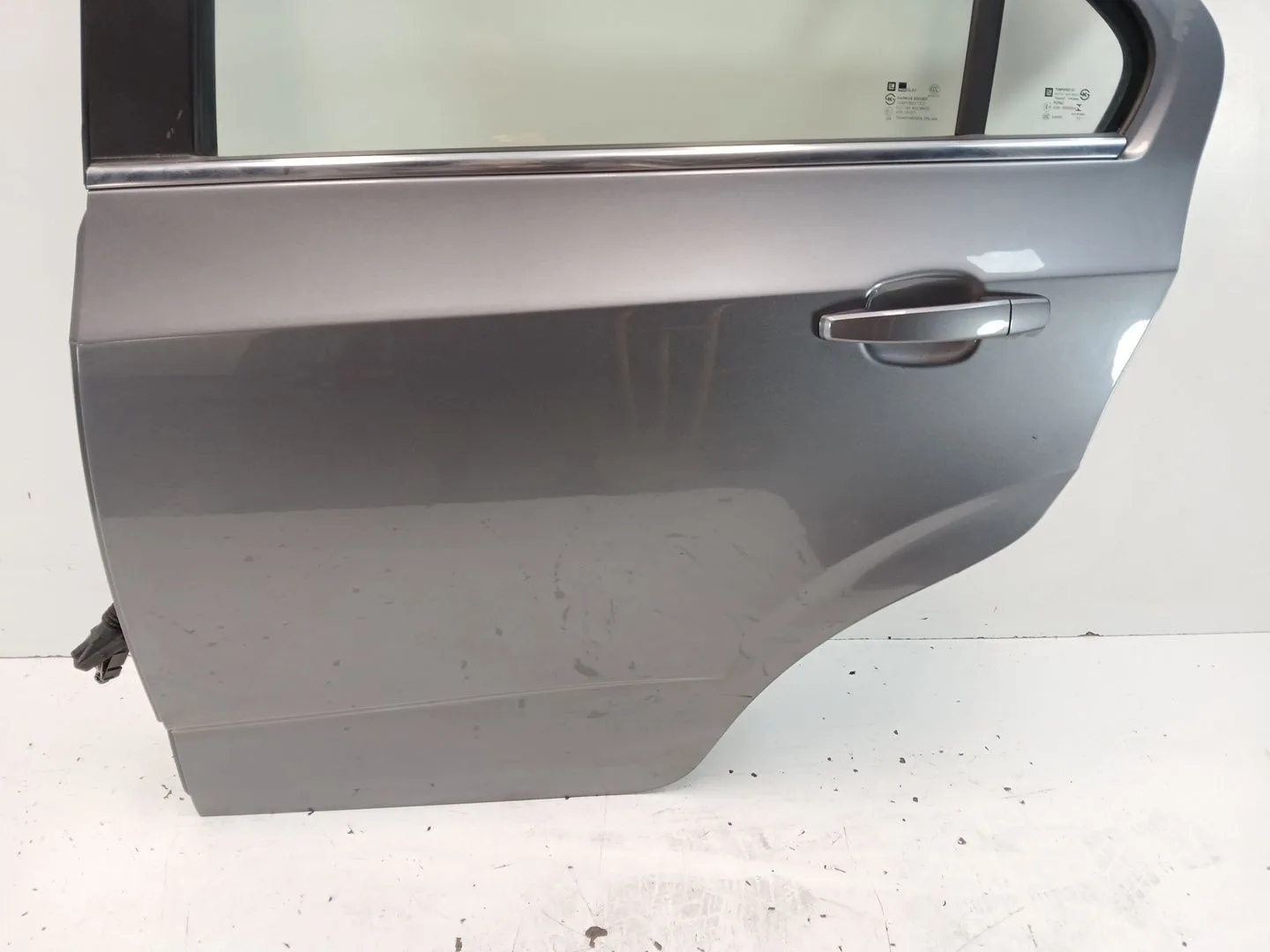 Puerta Trasera Izquierda para Chevrolet Aveo Sedan (T300)