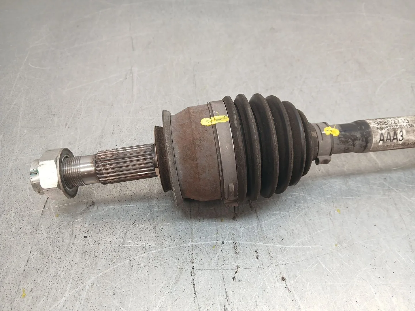 Transmision Delantera Derecha para Chevrolet Aveo Sedan (T300)