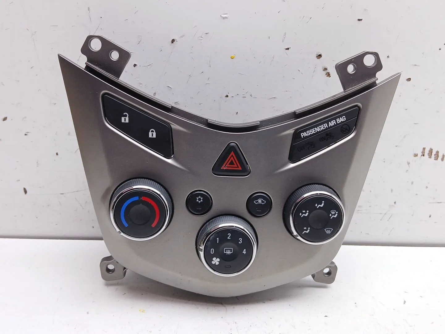 Mando Climatizador para Chevrolet Aveo Sedan (T300)