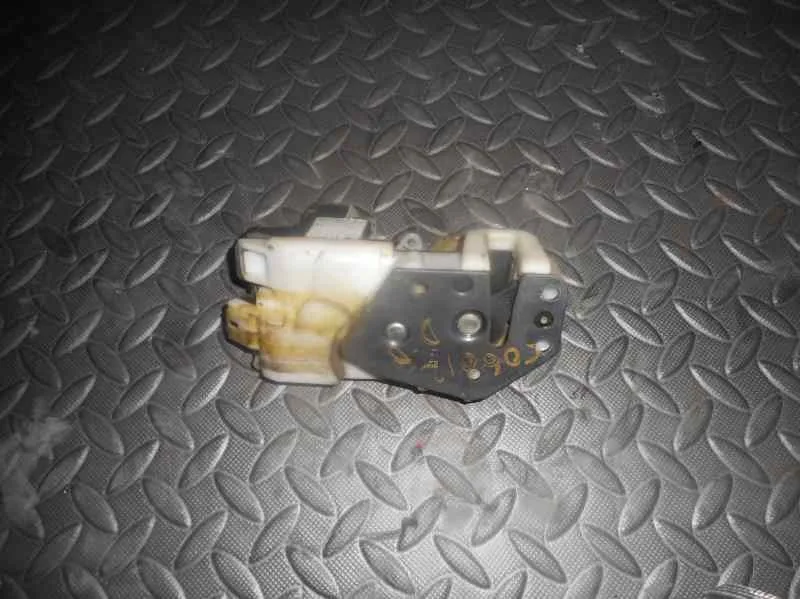 Cerradura Puerta Delantera Derecha para Mg Serie 200 (Rf)