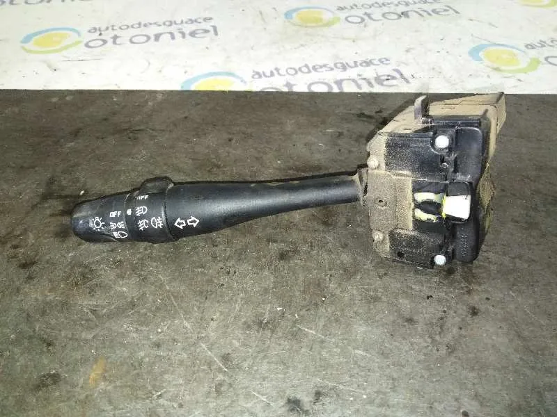 Mando Intermitentes para Nissan Almera Tino (V10M)