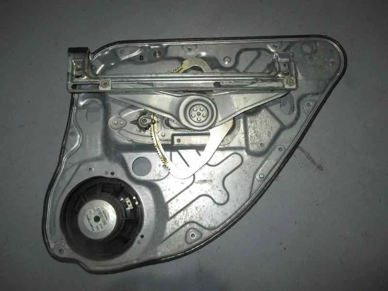 Elevalunas Trasero Izquierdo para Ford Focus Berlina (Cap)