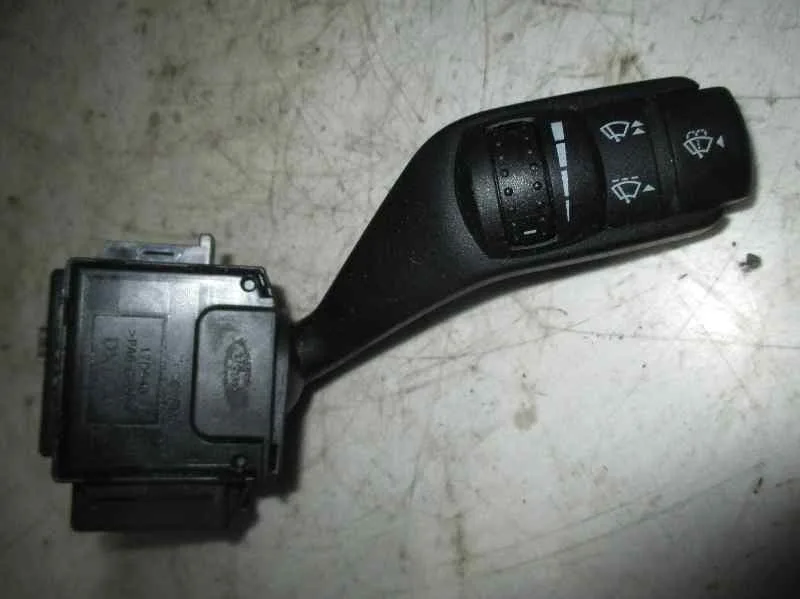 Mando Limpia para Ford Focus Berlina (Cap)