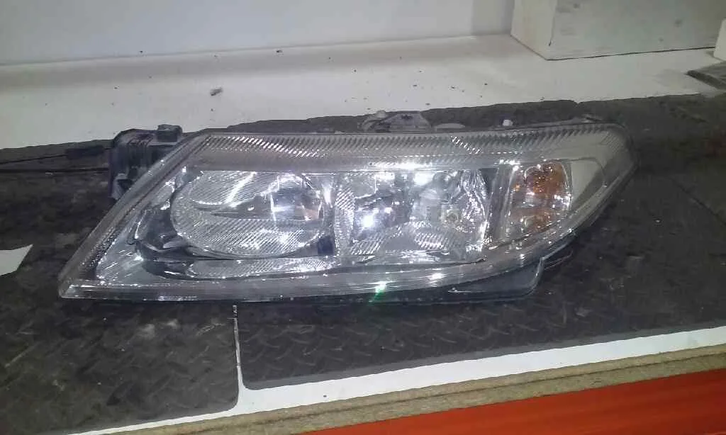 Faro Izquierdo para Renault Laguna Ii (Bg0)