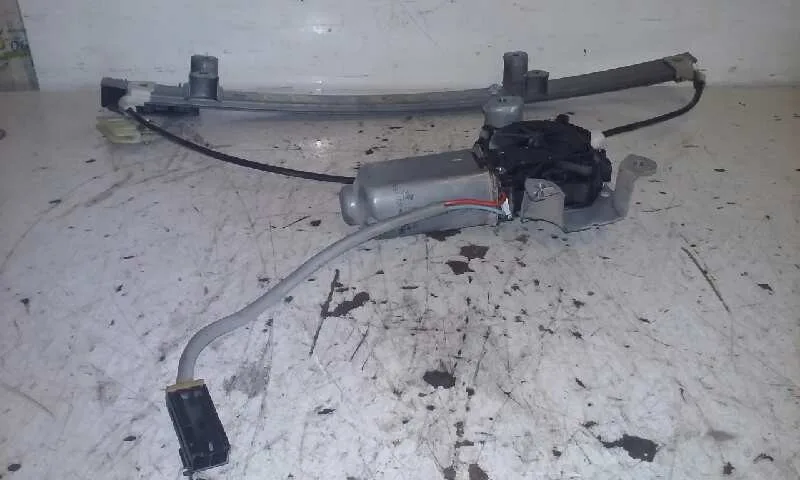 Elevalunas Delantero Derecho para Nissan Primera Berlina (P11)