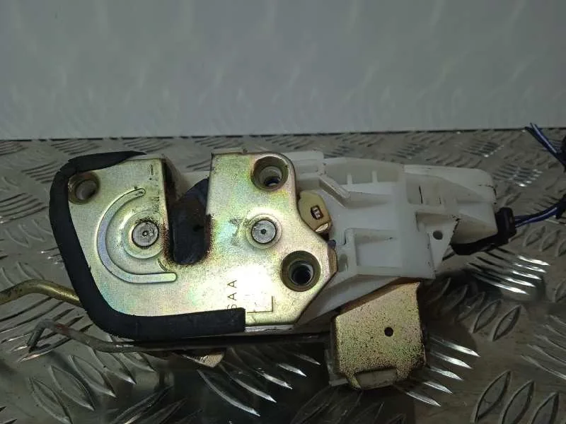 Cerradura Puerta Delantera Izquierda para Mitsubishi L 200 (K6/7)