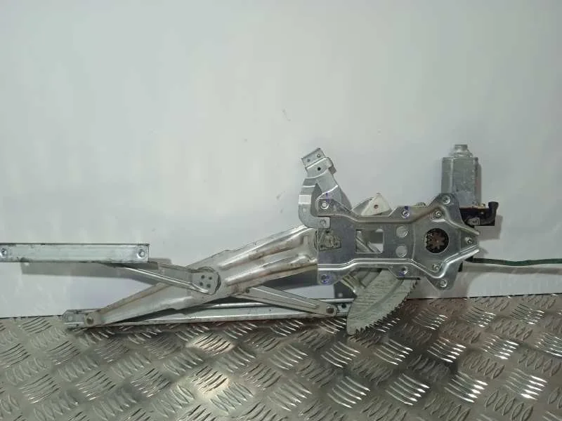 Elevalunas Delantero Derecho para Mitsubishi L 200 (K6/7)