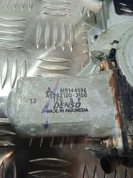 Elevalunas Delantero Derecho para Mitsubishi L 200 (K6/7)