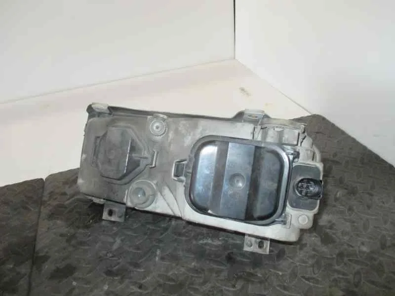Faro Derecho para Volkswagen Passat Berlina (3A2)