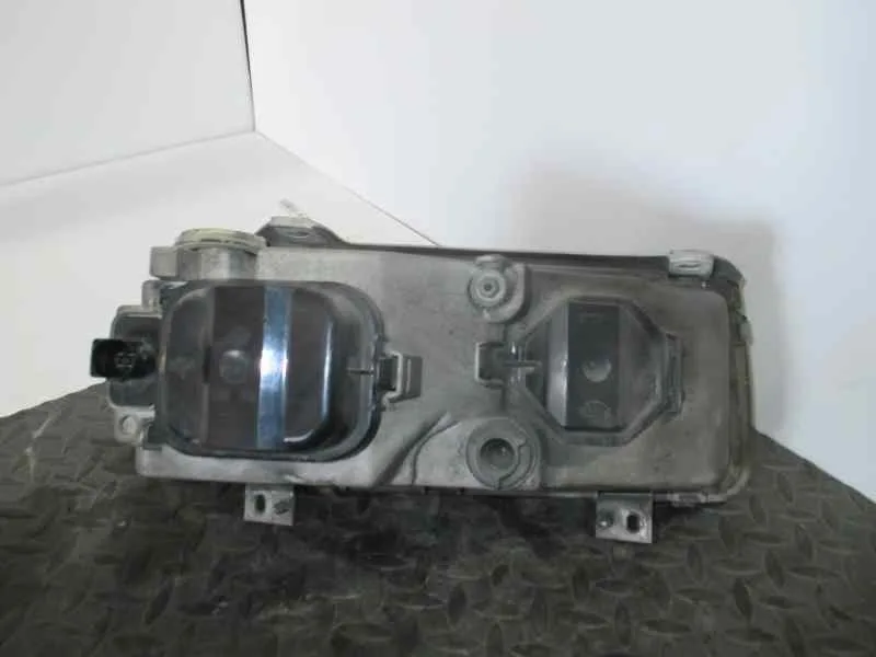 Faro Izquierdo para Volkswagen Passat Berlina (3A2)
