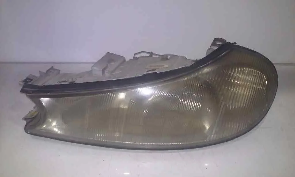 Faro Izquierdo para Ford Mondeo Berlina (Gd)