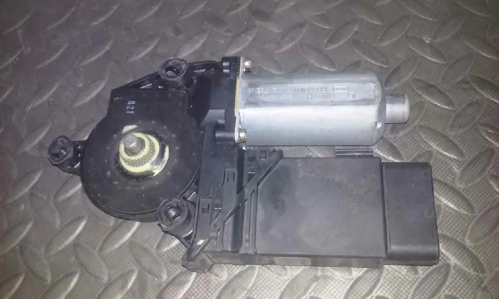 Motor Elevalunas Delantero Izquierdo para Volkswagen Golf Iv Berlina (1J1)