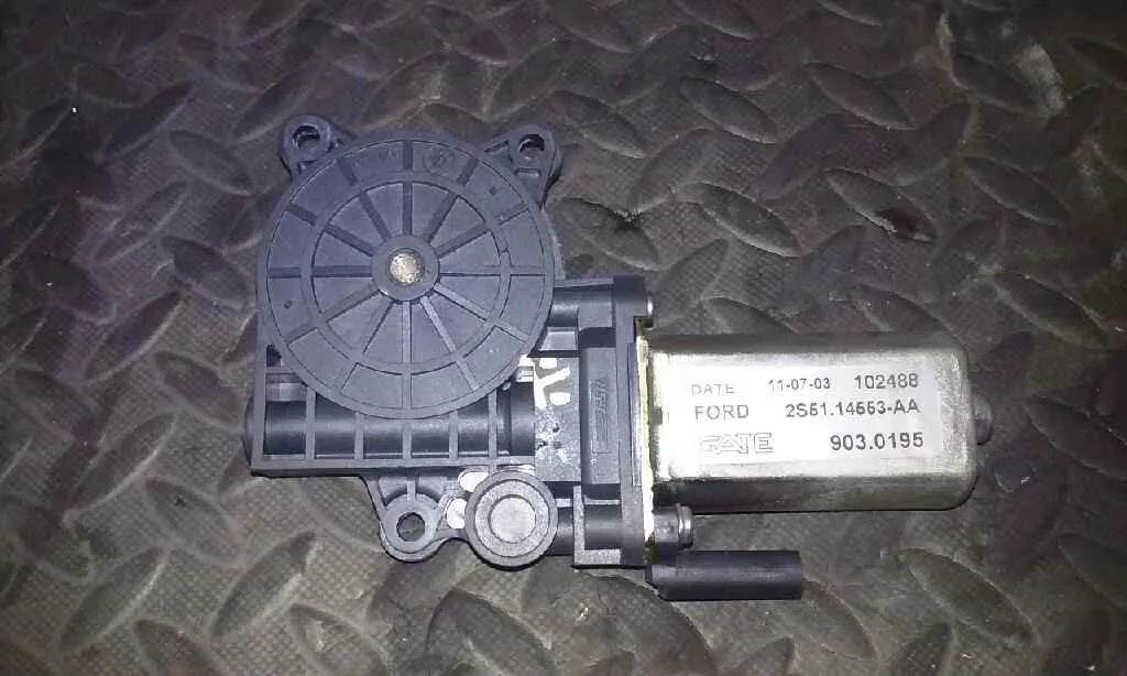 Motor Elevalunas Delantero Derecho para Ford Fiesta (Cbk)