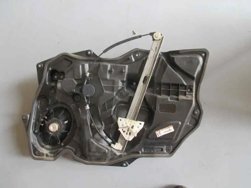 Elevalunas Delantero Izquierdo para Mazda 3 Lim. (Bl)