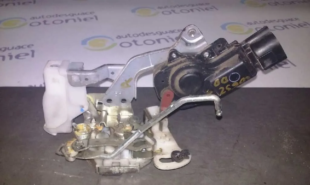 Cerradura Puerta Delantera Derecha para Toyota Aygo (Kgb/Wnb)