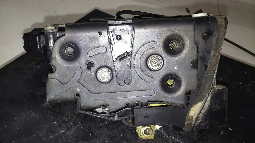 Cerradura Puerta Trasera Derecha para Mazda 3 Berlina (Bk)