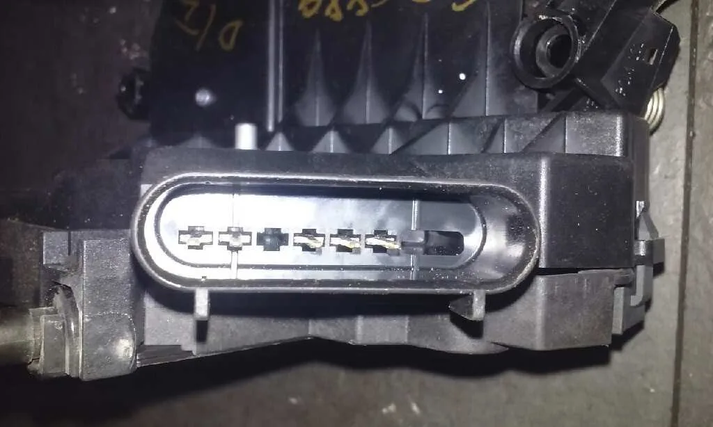 Cerradura Puerta Delantera Izquierda para Ford Focus Lim. (Cb8)