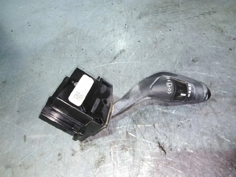 Mando Limpia para Ford Focus Lim. (Cb8)