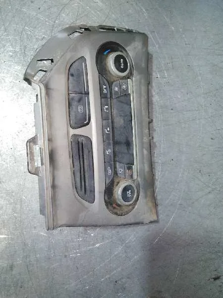 Mando Climatizador para Ford Focus Lim. (Cb8)