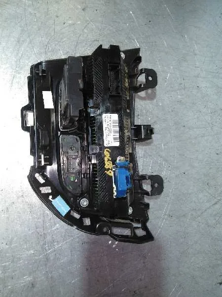Mando Climatizador para Ford Focus Lim. (Cb8)