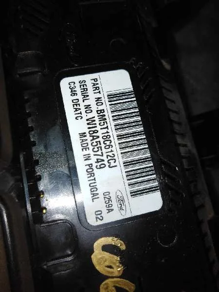 Mando Climatizador para Ford Focus Lim. (Cb8)