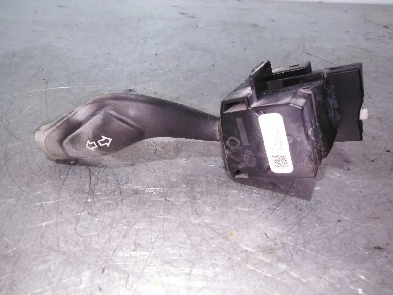 Mando Intermitentes para Ford Focus Lim. (Cb8)
