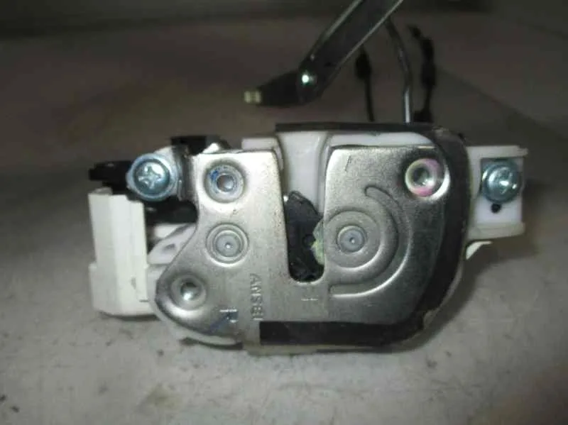 Cerradura Puerta Delantera Derecha para Mitsubishi L 200 (Ka0/Kb0)