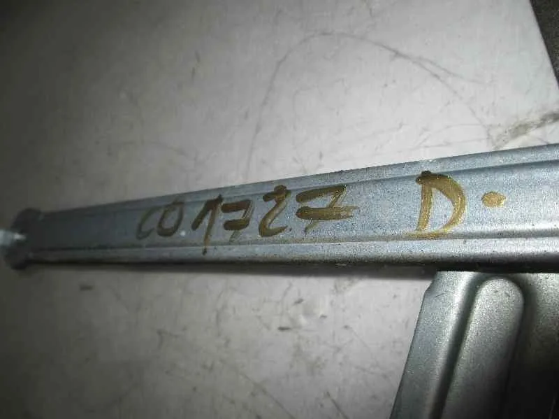 Elevalunas Delantero Derecho para Mitsubishi L 200 (Ka0/Kb0)