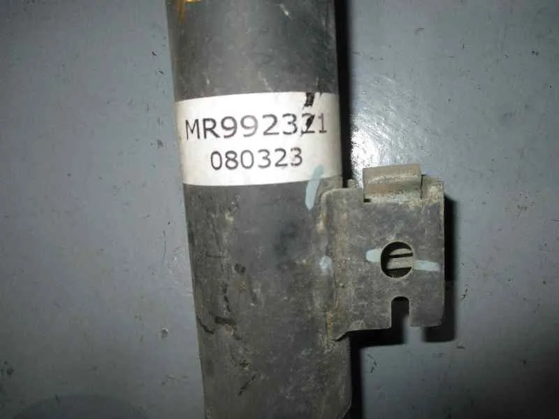 Amortiguador Delantero Izquierdo para Mitsubishi L 200 (Ka0/Kb0)