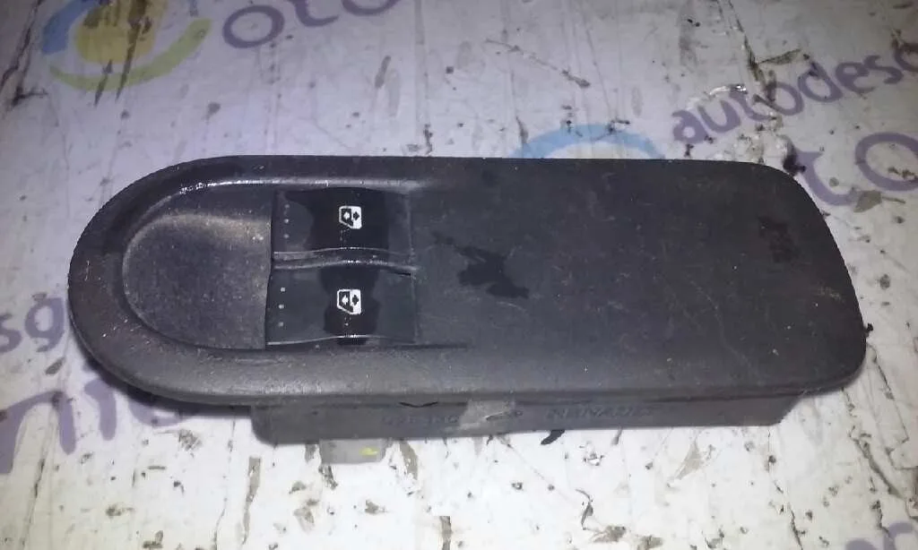 Mando Elevalunas Delantero Izquierdo para Renault Megane Ii Berlina 3P