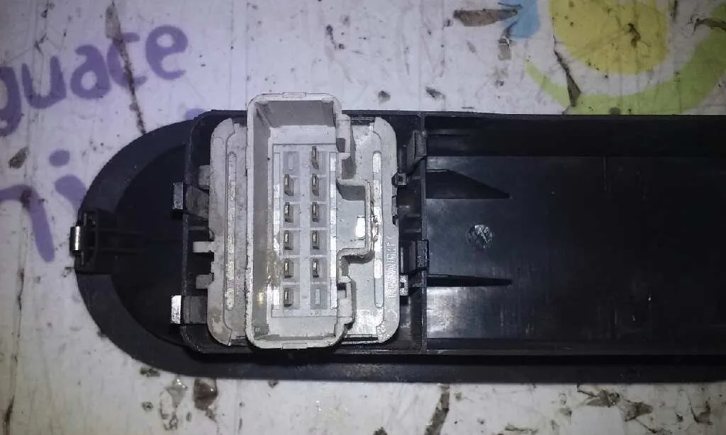 Mando Elevalunas Delantero Izquierdo para Renault Megane Ii Berlina 3P