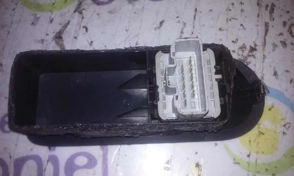 Mando Elevalunas Delantero Izquierdo para Renault Megane Ii Berlina 3P