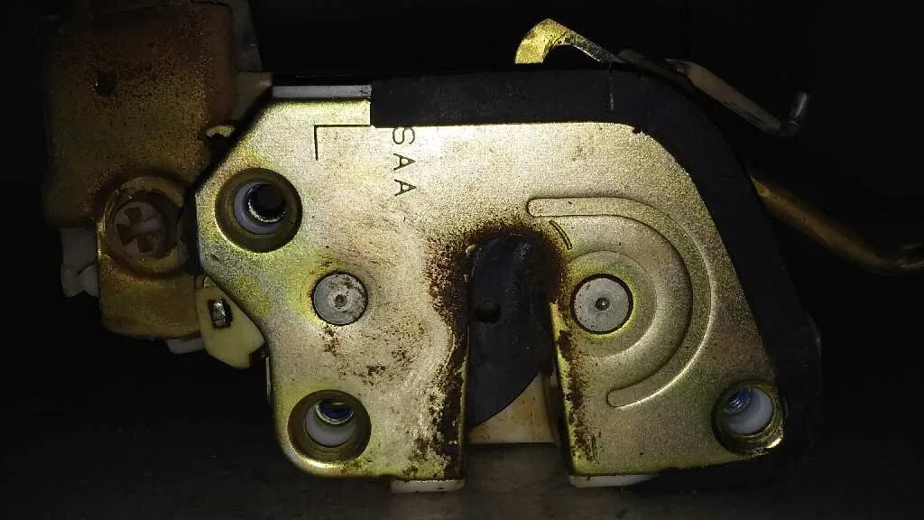 Cerradura Puerta Delantera Izquierda para Mitsubishi L 200 (K6/7)