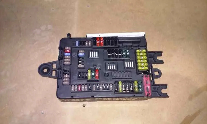 Caja Reles / Fusibles para Bmw Serie 1 Lim. (F20)