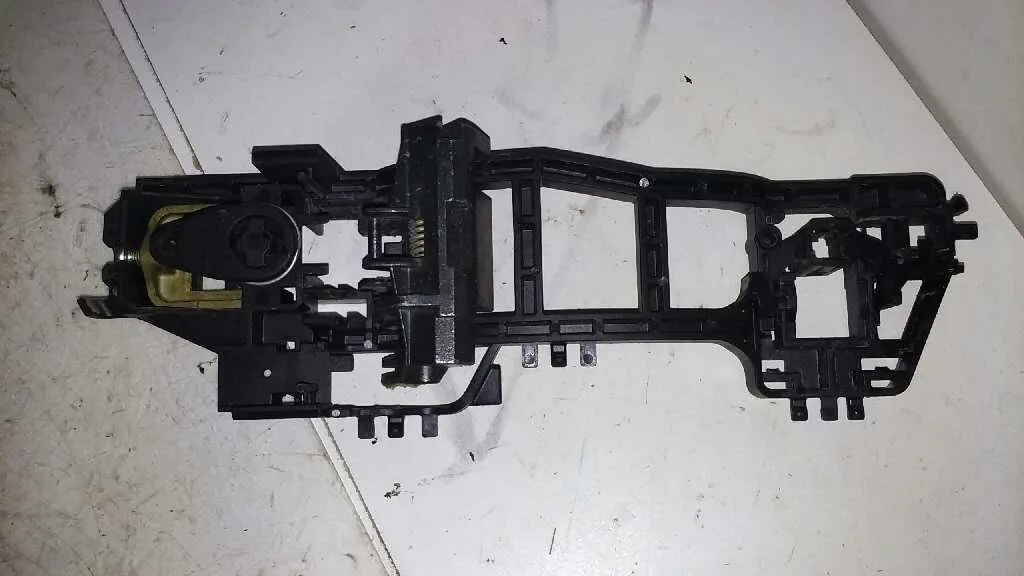 Maneta Exterior Delantera Izquierda para Ford Focus Berlina (Cap)