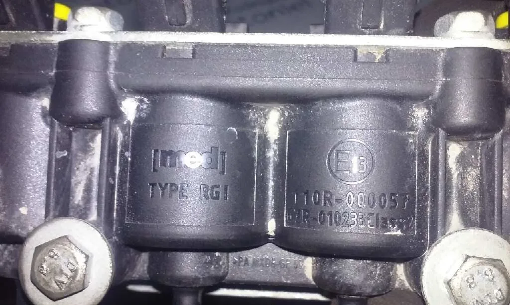 Inyector para Skoda Fabia Combi (5J5)