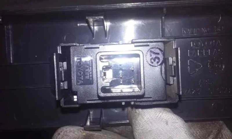 Mando Elevalunas Delantero Derecho para Toyota Corolla Verso (R1)