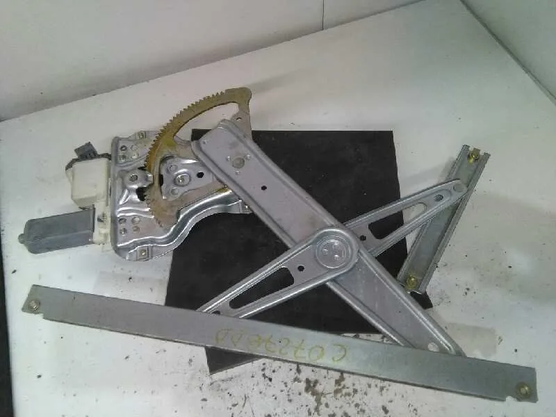 Elevalunas Delantero Derecho para Toyota Avensis Berlina (T25)