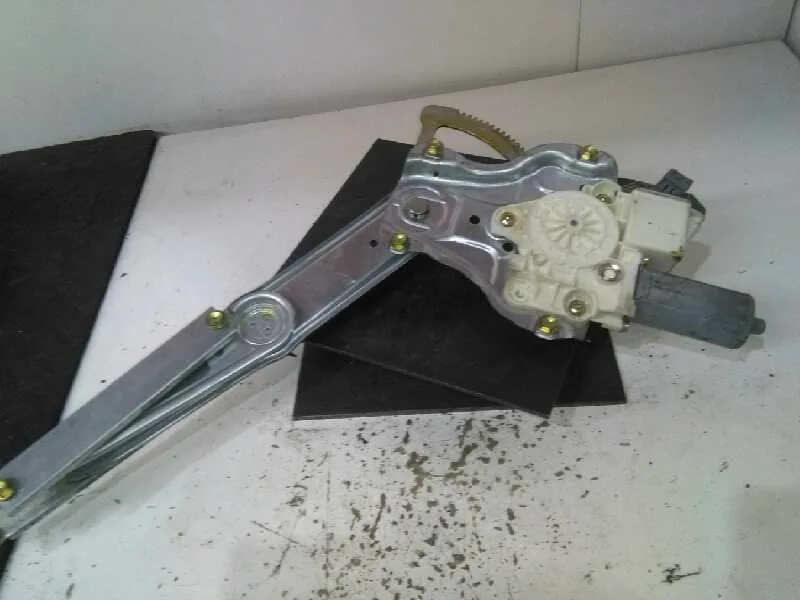 Elevalunas Delantero Derecho para Toyota Avensis Berlina (T25)