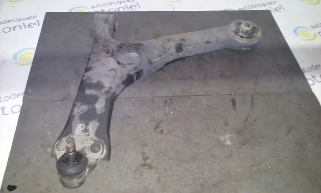 Brazo Suspension Inferior Delantero Izquierdo para Toyota Avensis Berlina (T25)
