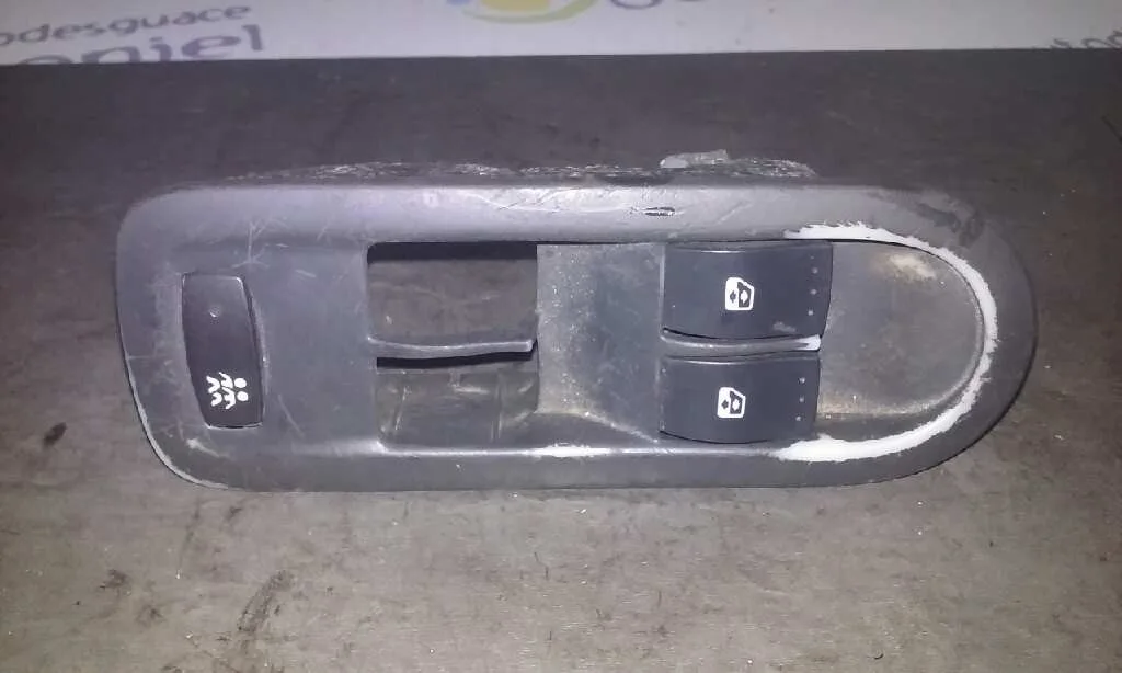 Mando Elevalunas Delantero Izquierdo para Renault Megane Ii Classic Berlina
