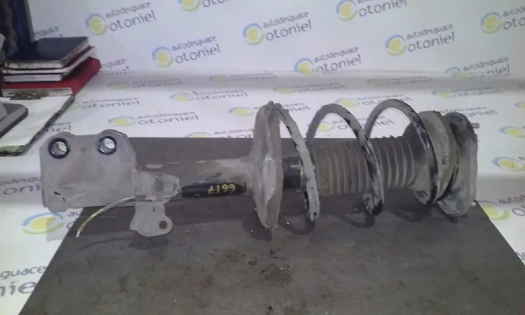 Amortiguador Delantero Derecho para Toyota Avensis Berlina (T25)