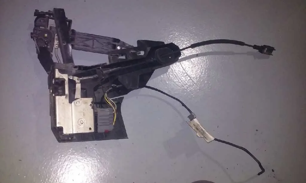 Cerradura Puerta Delantera Izquierda para Ford Fiesta (Cbk)