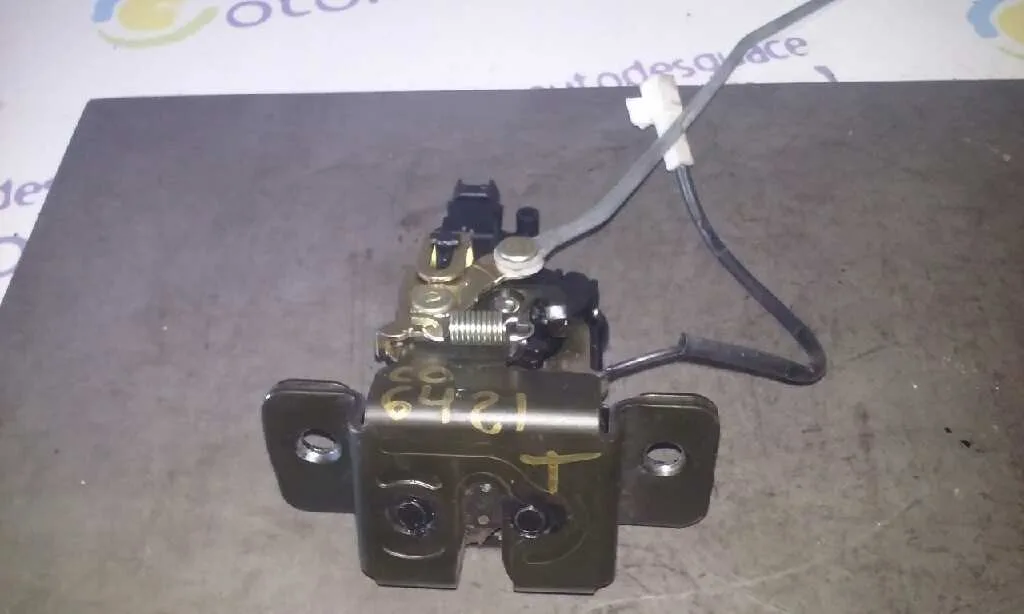 Cerradura Maletero / Porton para Kia Carnival Ii