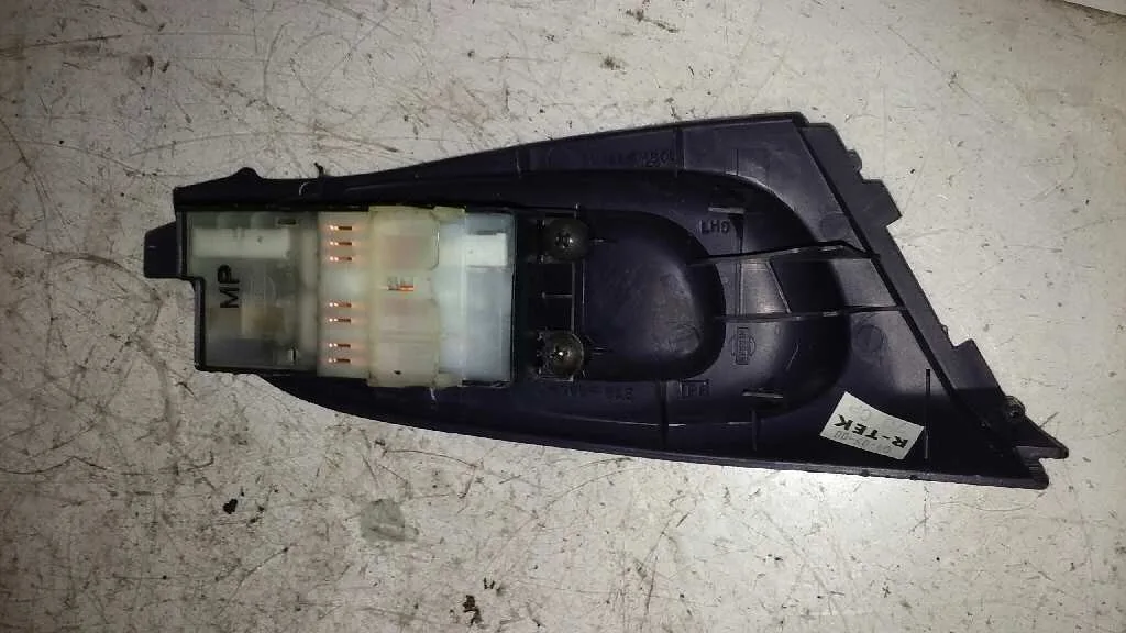 Mando Elevalunas Delantero Izquierdo para Nissan Almera (N16/E)